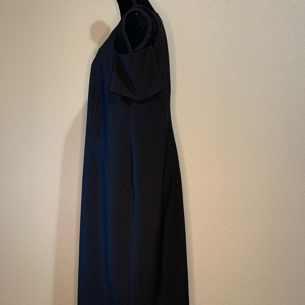 Cold-Shoulder little black dress - Picture 3 of 5